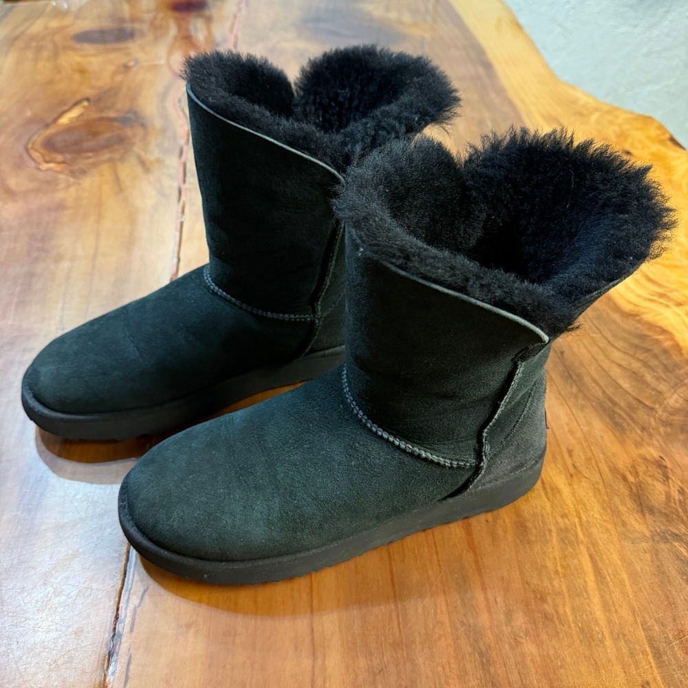 Ugg Women's Classic Cuff Suede Ankle Boots 9 Slip on Short Shearling